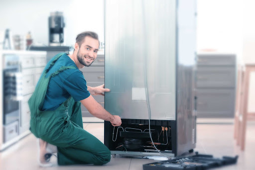 Добри техници за ремонтиране на хладилници в София